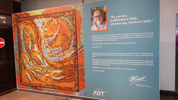 La salle d’embarquement de l’aéroport transformée en galerie d’art