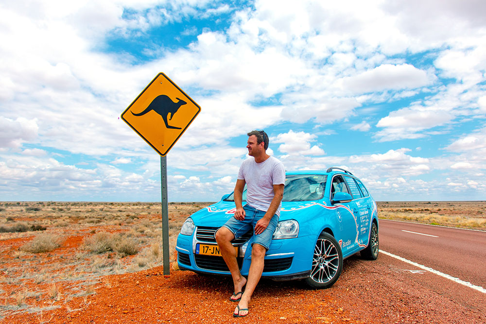 Un Néerlandais achève en Australie le "voyage le plus long du monde" en voiture électrique
