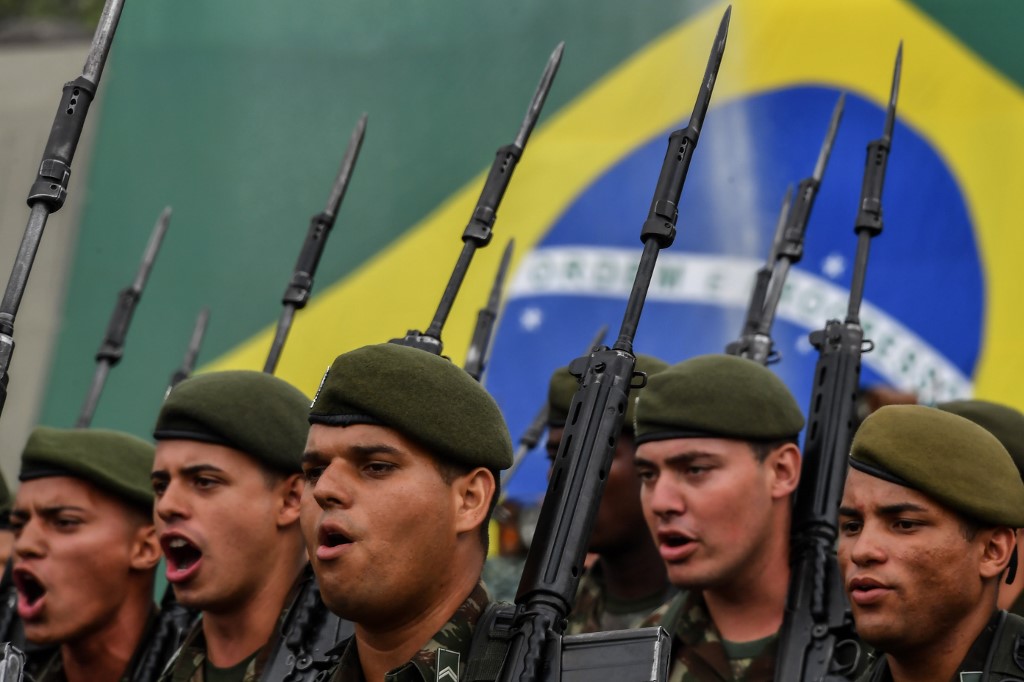 Des soldats brésiliens tirent 80 balles sur la voiture d'une famille : un mort