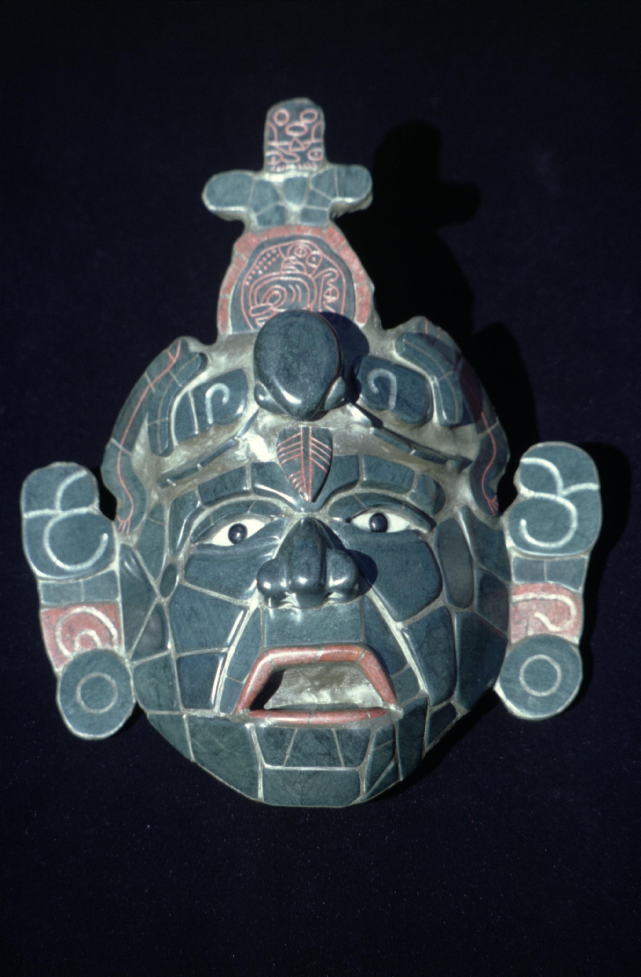 Cette réplique de masque mortuaire trouvé à Tikal est le plus célèbre des jades mayas.