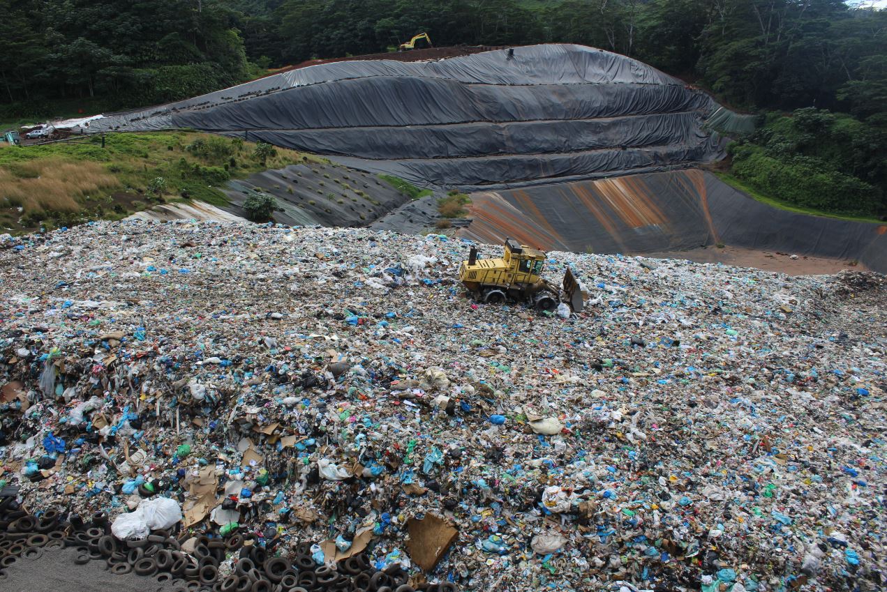 Le Centre d’enfouissement technique de Paihoro traite environ 50 000 à 60 000 tonnes de déchets chaque année.