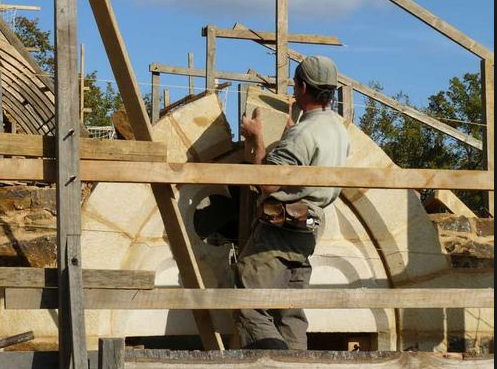 Notre-Dame: manque de tailleurs de pierre et charpentiers pour la reconstruction (Compagnons du devoir)