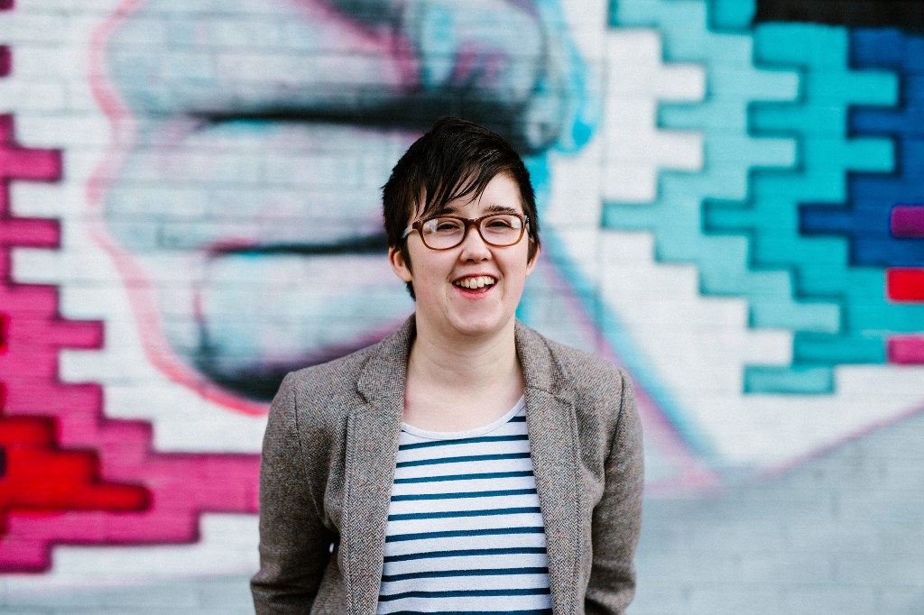 La Nouvelle IRA, groupe républicain dissident luttant pour la réunification de l'Irlande, a admis sa responsabilité dans la mort de la journaliste Lyra McKee, tuée par balle lors d'affrontements à Londonderry.