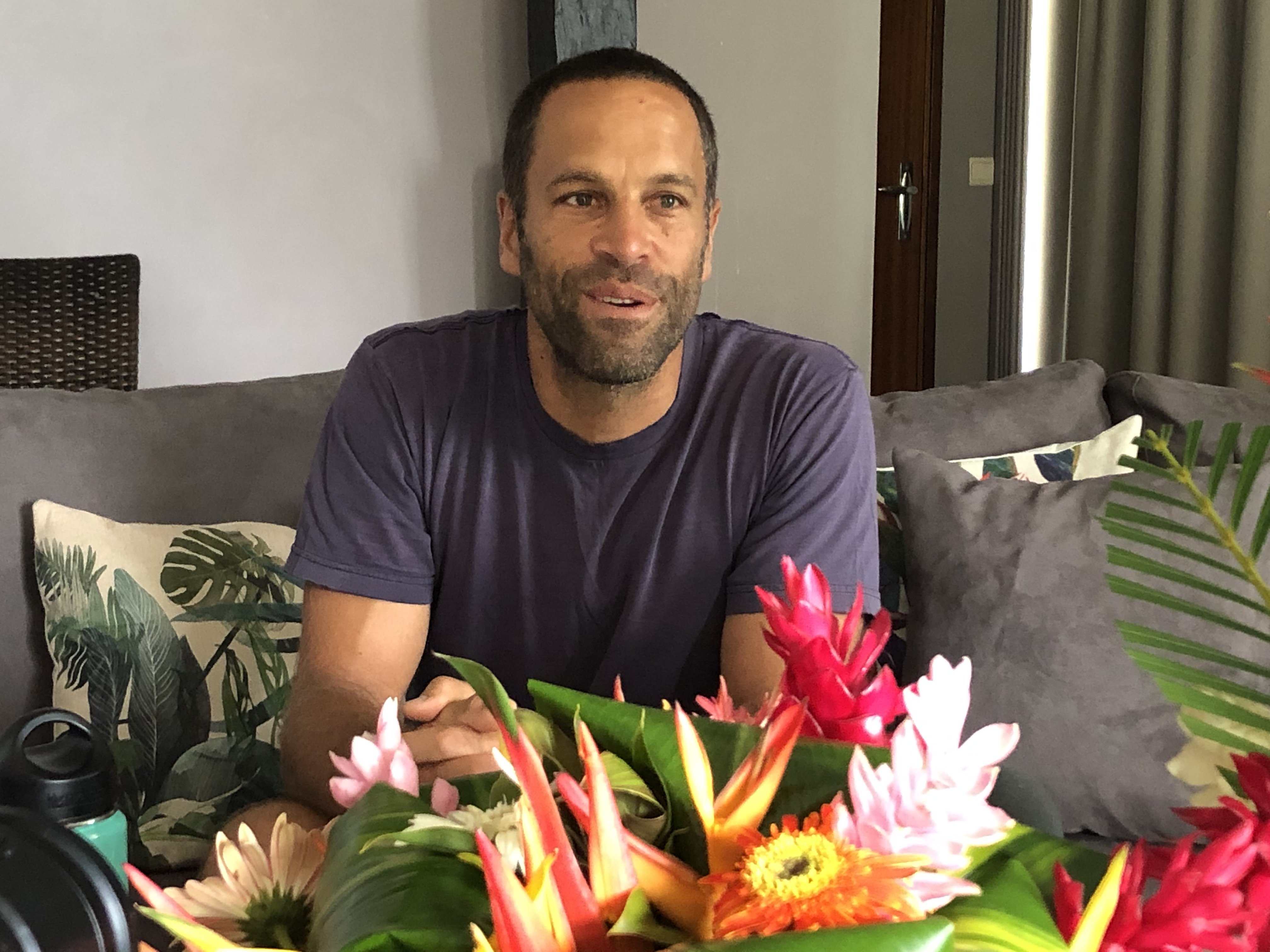 Jack Johnson s'est également engagé depuis une dizaine d'années dans la cause écologique. Son label Brushfire Records et son équipe de tournée ont été des leaders dans l'écologisation de l'industrie de la musique.