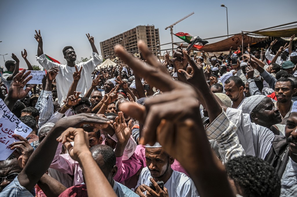 Soudan: une foule immense déferle à Khartoum pour réclamer un pouvoir civil