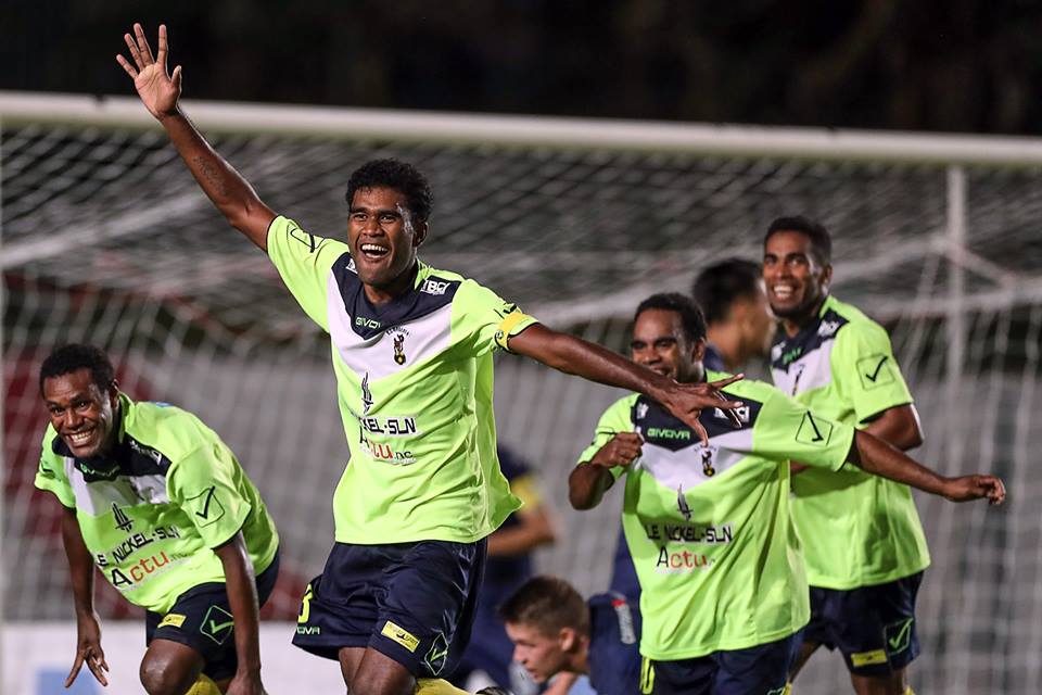 Victoire 2-1 des joueurs de  Magenta face àaux joueurs d'Auckland City, réduit à 10 en deuxième mi-temps © Shane Wenzlick / www.phototek.nz