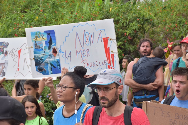 Plus de 500 personnes ont participé le 16 mars dernier à la marche pour le climat pour dénoncer l’inaction des autorités politiques contre le changement climatique et interpeller la population sur la nécessité de changer nos modes de consommation.