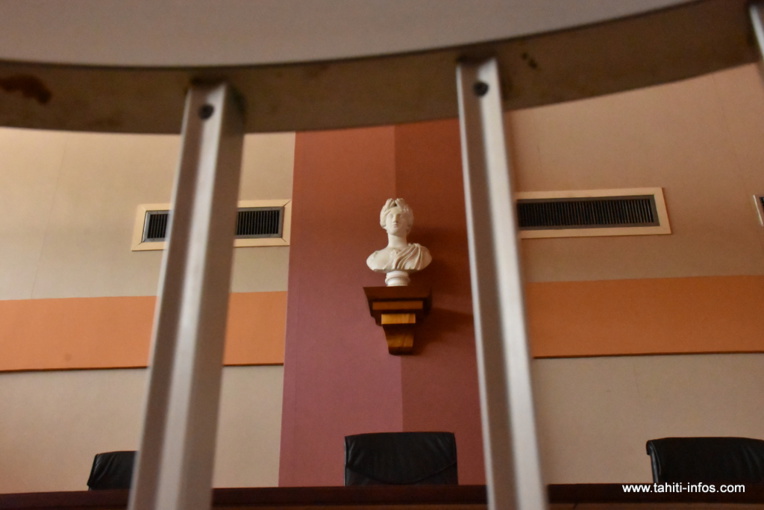 Il frappe sa femme et un gendarme