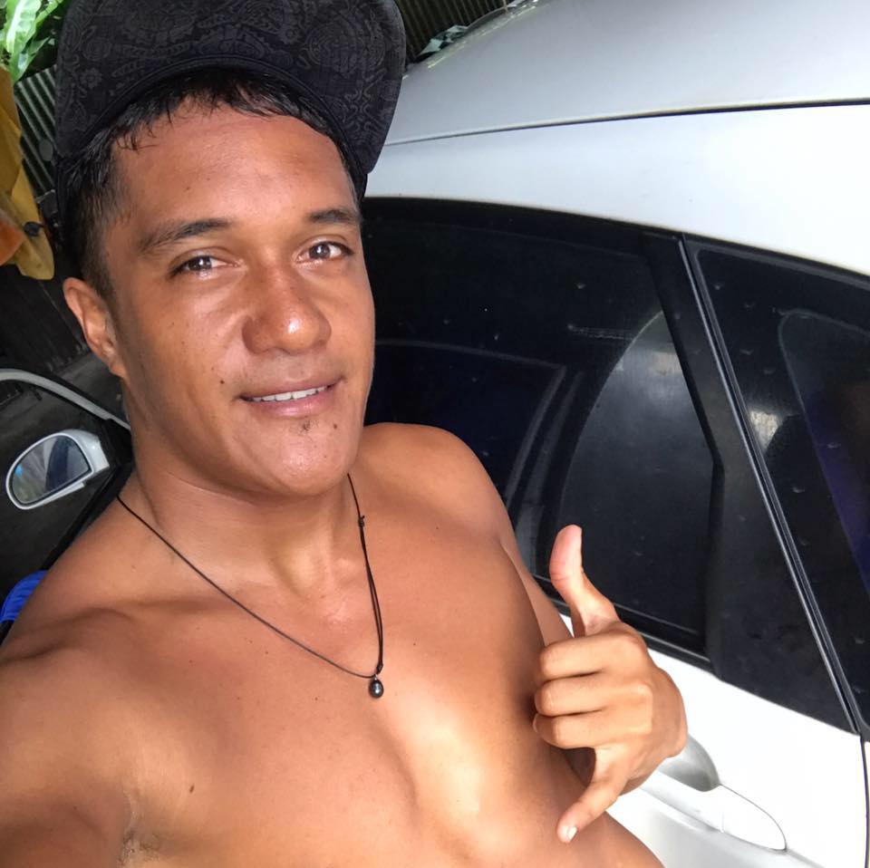 Ruarii Atani a choisi la voie du surf professionnel