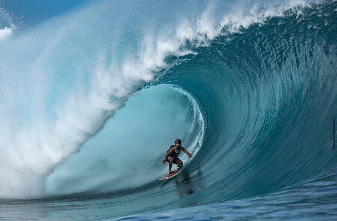 Ariihoe Tefaafana en surf tracté © Ben Thouard