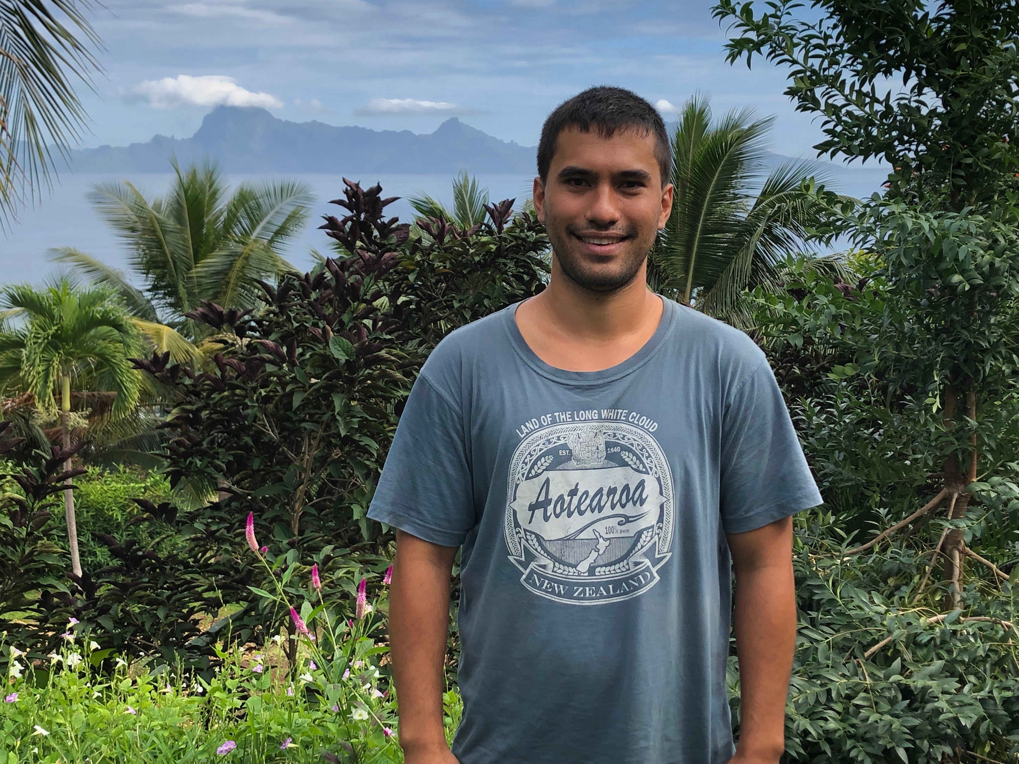 "L'idée est née en fait d'un besoin concret que j'avais. J'ai une sœur et une nièce qui habitent à Raiatea et pour noël je voulais les rejoindre grâce à un voilier. C'est un moyen plus économique, et puis en avion on ne se rend pas vraiment compte de la distance qu'il y a entre nos îles", explique Raihaamana Tevahitua, créateur de Paseafay.