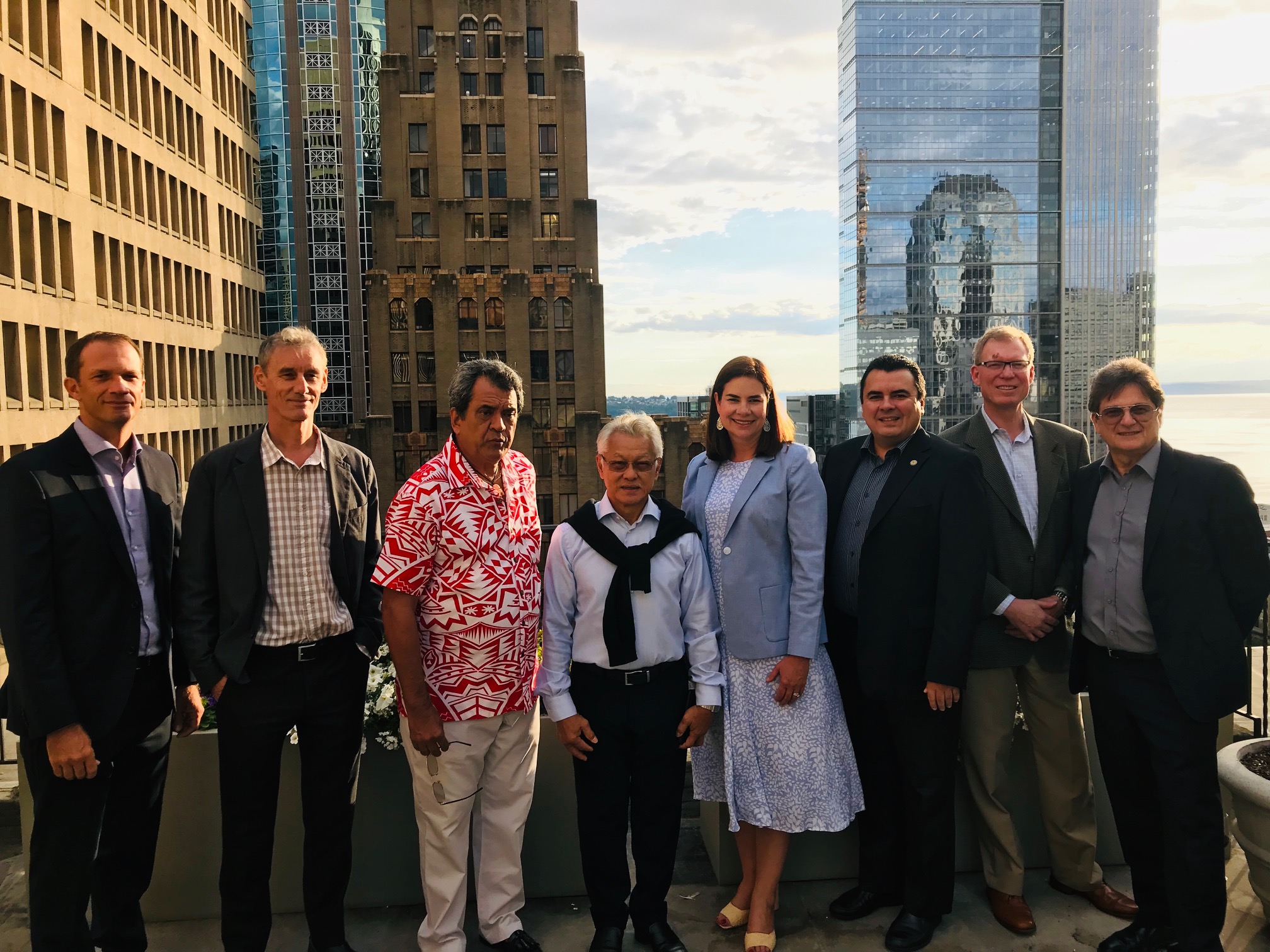 Les autorités du pays et les dirigeants d'ATN ont eu une première prise de contact avec Christy Reese, vice-présidente de Boeing, en charge des ventes et du marketing pour la Asie-Pacifque, ainsi qu’avec David Scott et Ron Kent, de la direction commerciale de la société américaine.