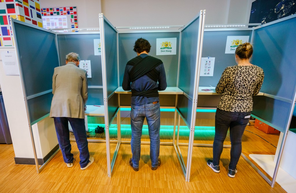 Elections européennes: le Royaume-Uni et les Pays-Bas votent