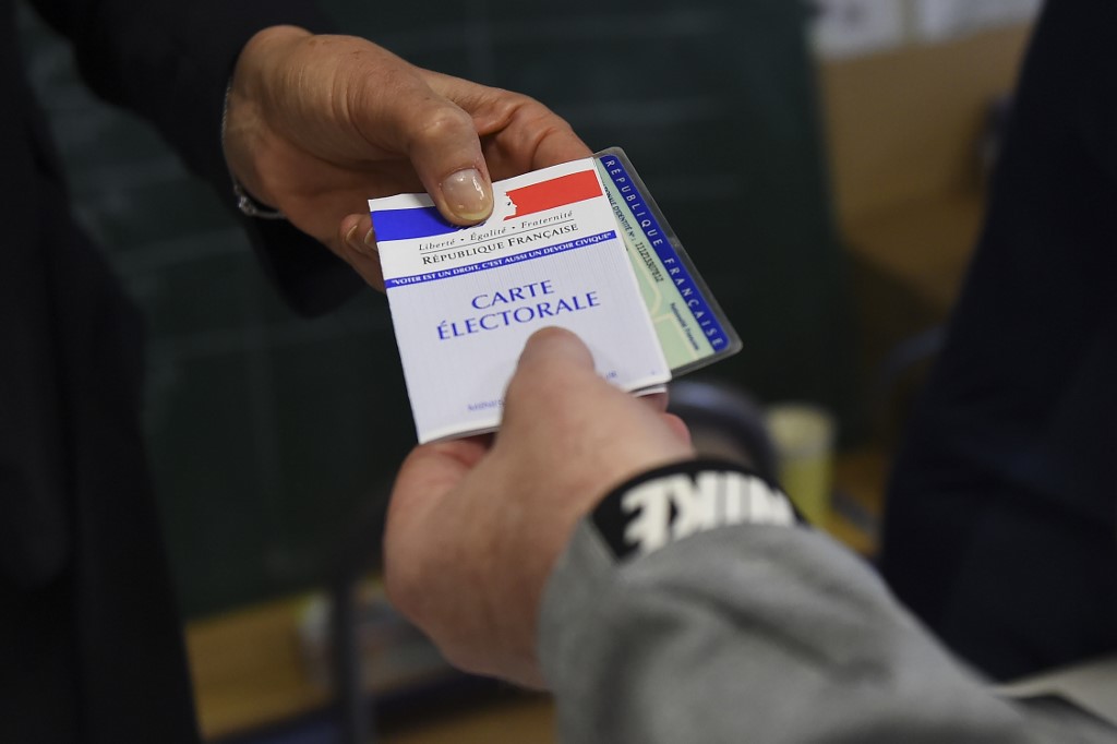 Européennes: 19,26% de participation à 12H00 en métropole, contre 15,70% en 2014