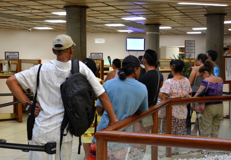 Si vous vous retrouvez soudain en difficulté financière, n'hésitez pas à demander à votre banque de souscrire à son offre "low cost" pour clientèle financièrement fragile. Elles sont beaucoup moins chères que les offres ordinaires, pour un service presque complet. Et si vous perdez vos revenus, certains établissements offrent même des services bancaires de base complètement gratuits !