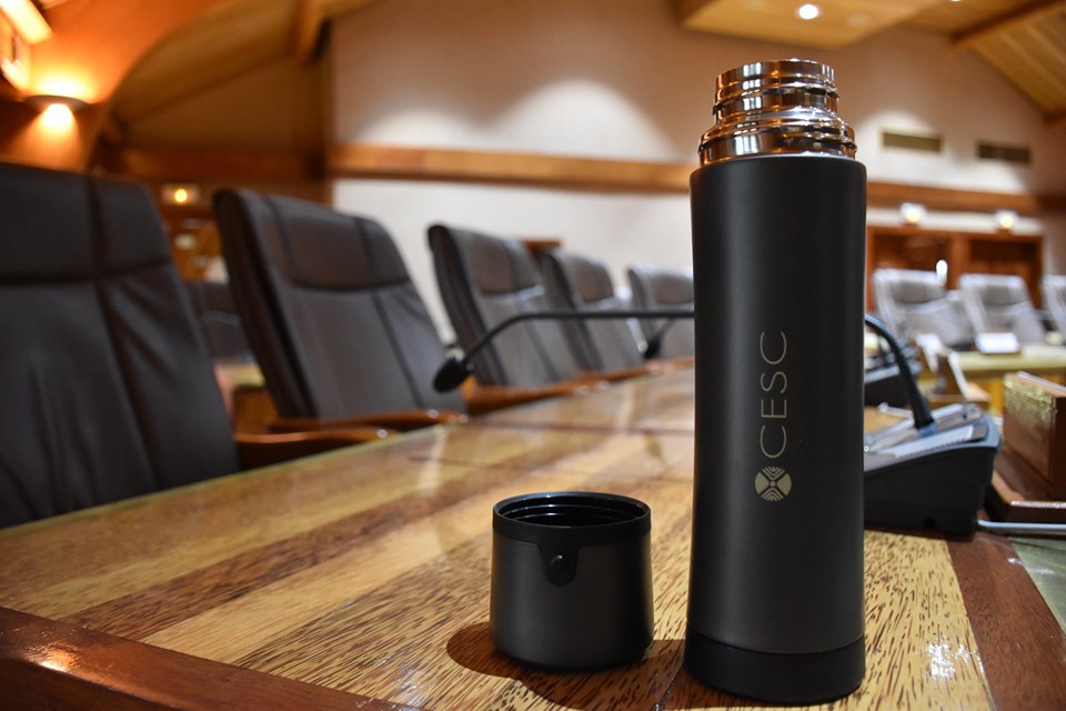 Chaque membre du CESC recevra une gourde.