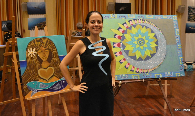 Julie Doumic, co-organisatrice de l'exposition avec Manua Vecker-Sue. Ils sont également les deux fondateurs de la petite entreprise audio-visuelle Barefoot Studios.