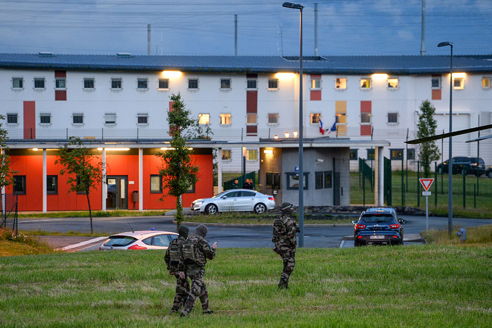 Fin de la prise d'otage à Condé-sur-Sarthe, les surveillants "sains et saufs"