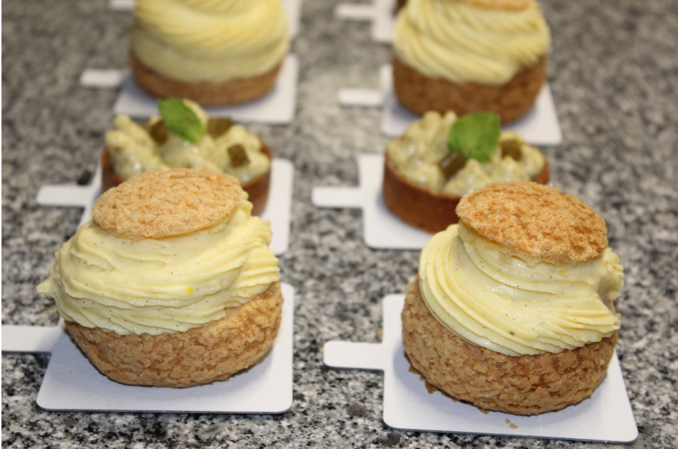 Au menu : gâteau au mojito et choux pralinés coco-ananas.