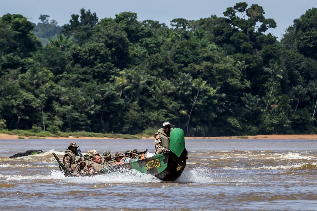 Guyane: deux gendarmes et deux militaires blessés lors d'une patrouille contre l'orpaillage clandestin