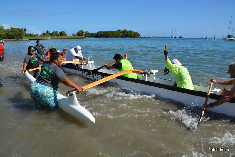 Le face to face va'a, comme un tir à la corde mais sur l'eau
