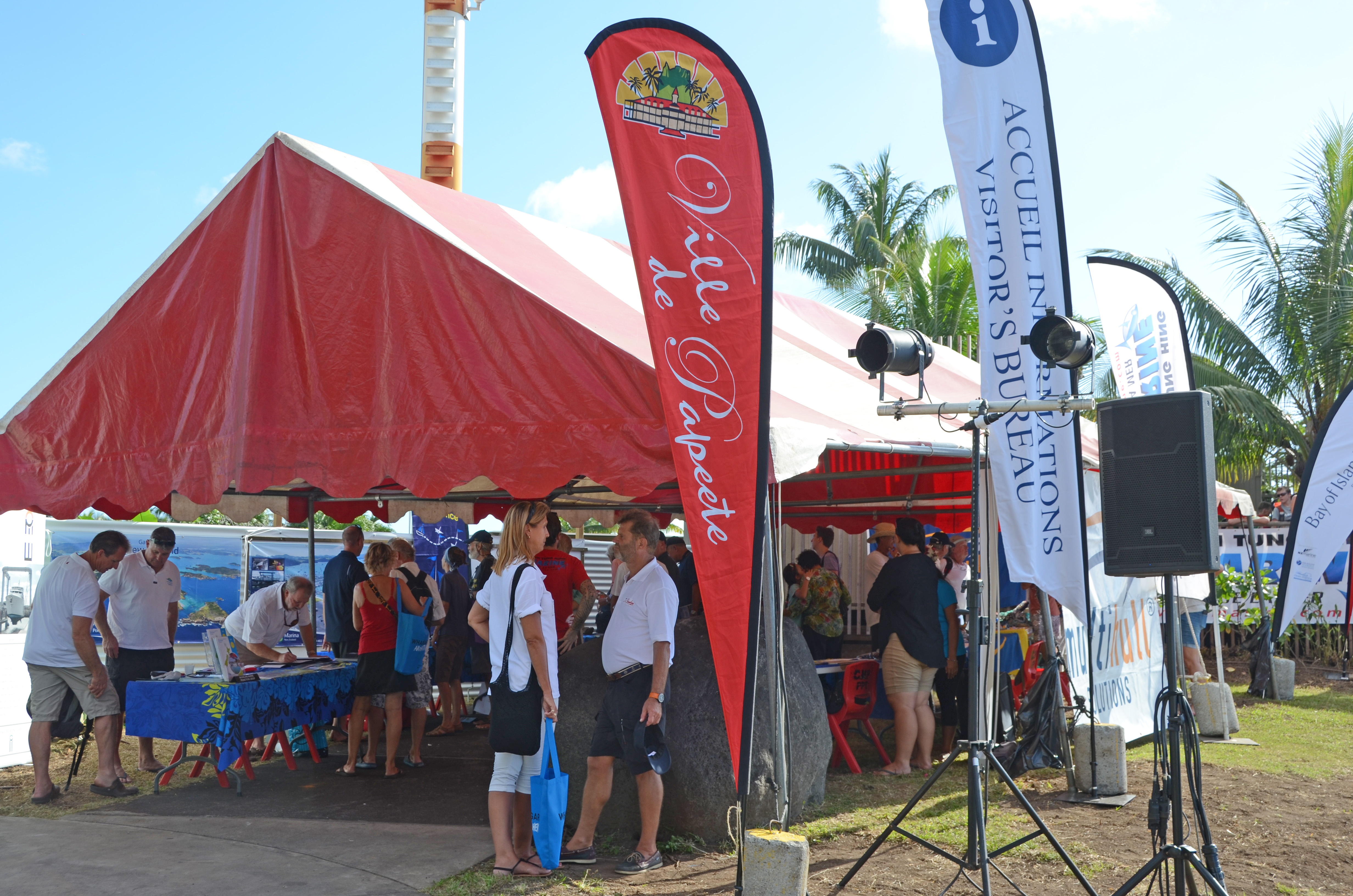 Le stand des inscriptions à la Marina de Papeete