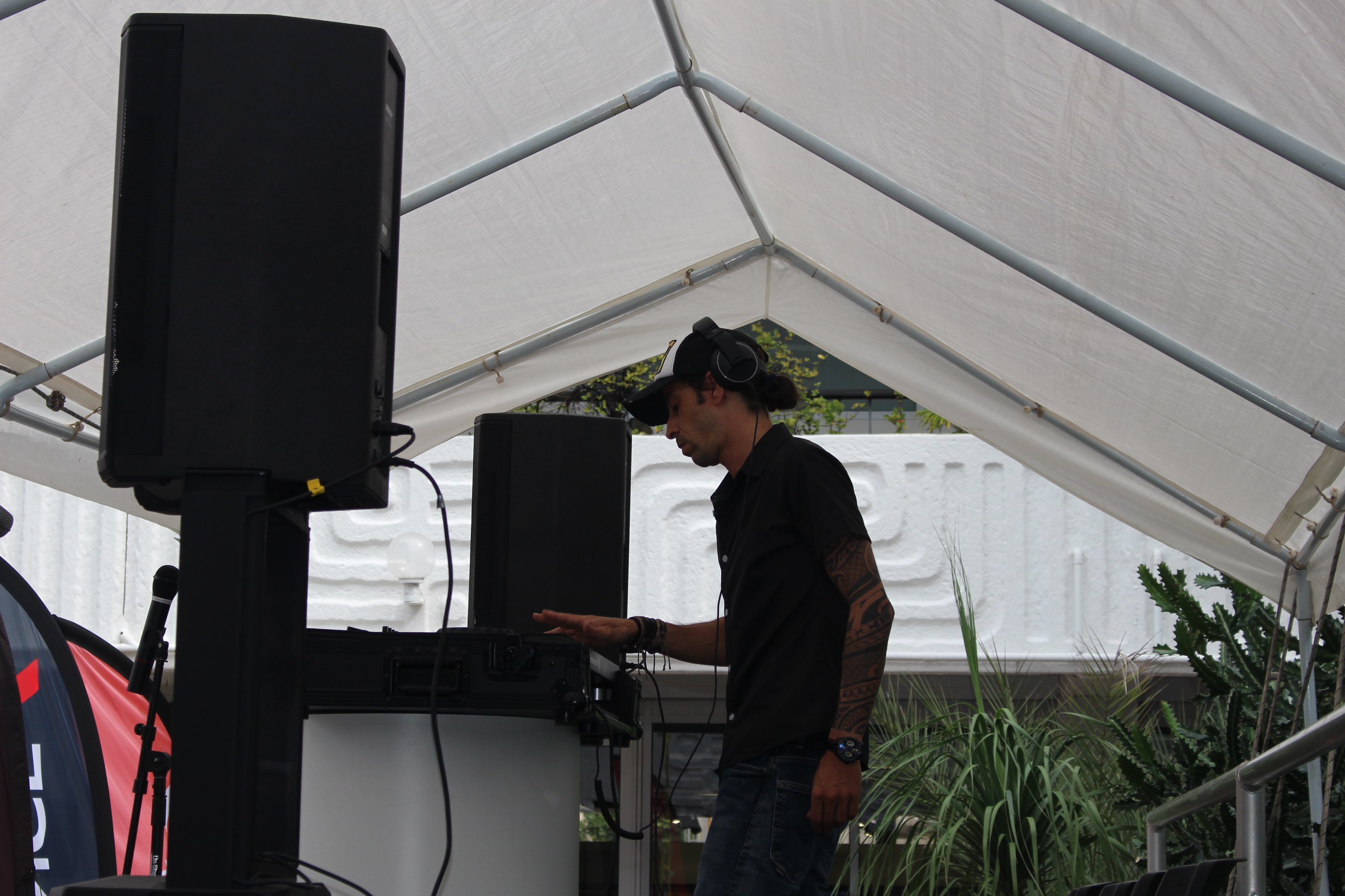 DJ nuno Da Rocha aux platines mercredi midi.