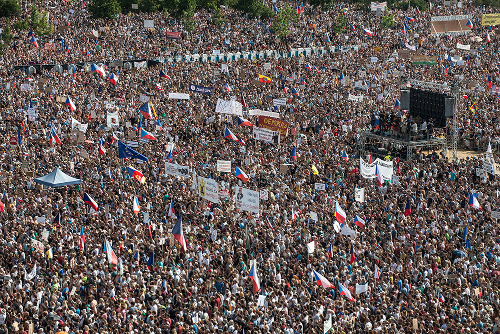 Le Premier ministre tchèque devrait survivre aux manifestations de masse