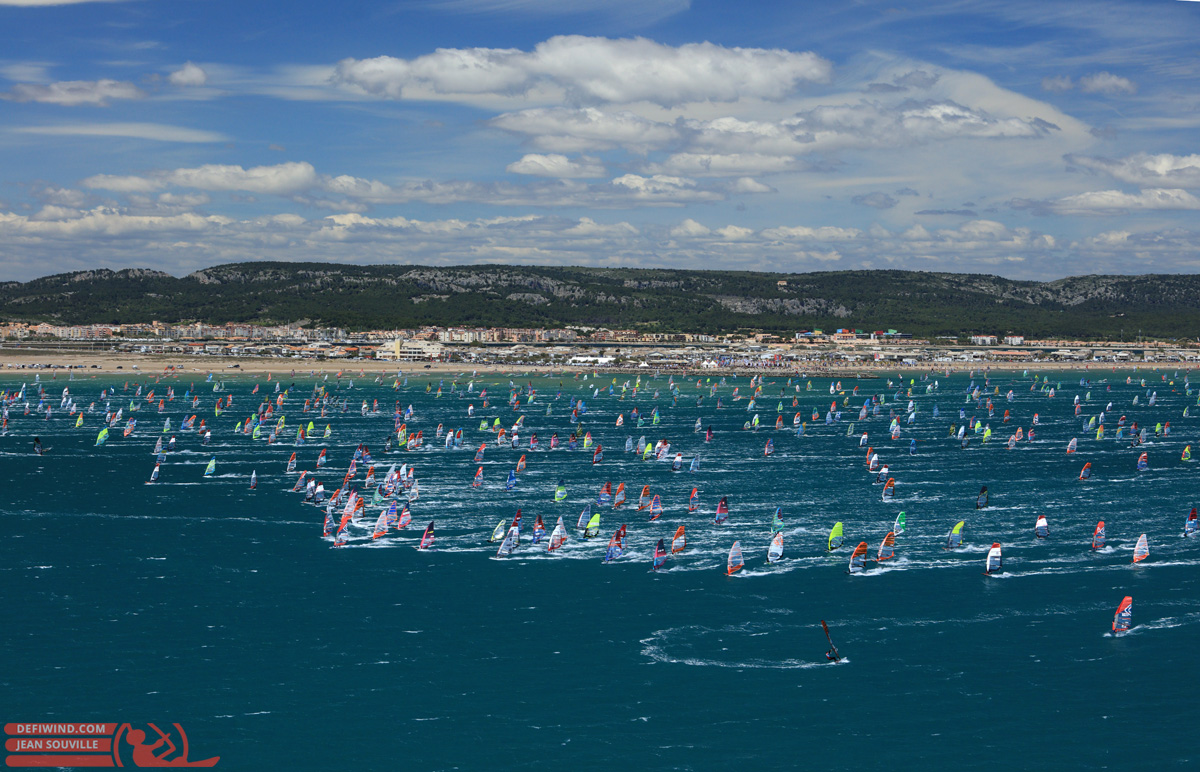 Le Défi Wind de Gruissan, le plus gros rassemblement au monde de windsurfeurs