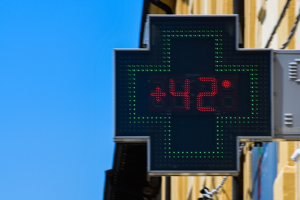 Enfants au frais et vigilance accrue: le mercure grimpe encore sur la France