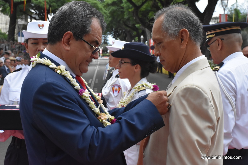 Six personnalité ont été distinguées dans l'Ordre de Tahiti : Dominique Marghem, Pauline Niva, George Kelly, Sandrine Attia, Charles Tetaria (photo) et Michel Gay.