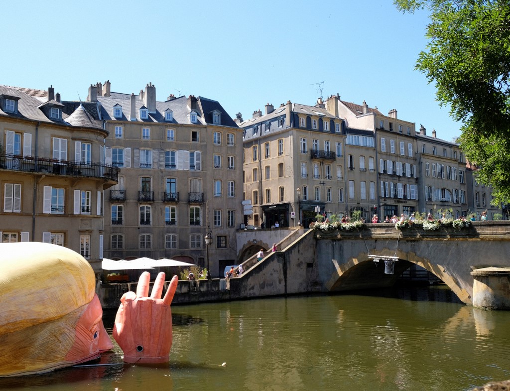 Metz: la tête de Trump dans la Moselle pour dénoncer son climatoscepticisme