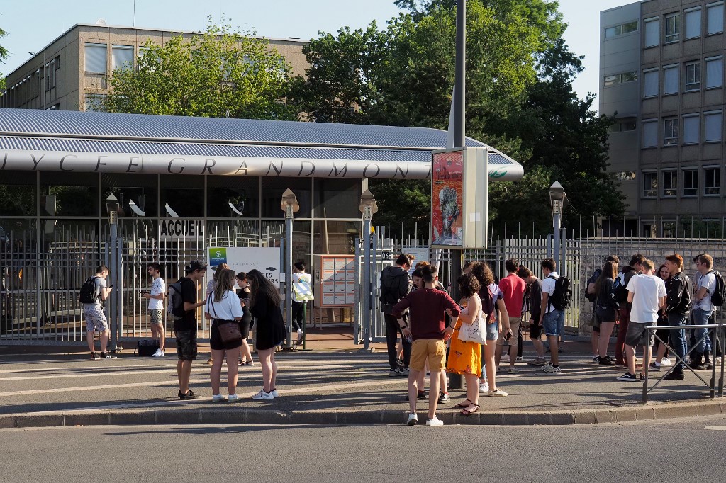 Essonne: un proviseur de lycée agressé, deux élèves en garde à vue