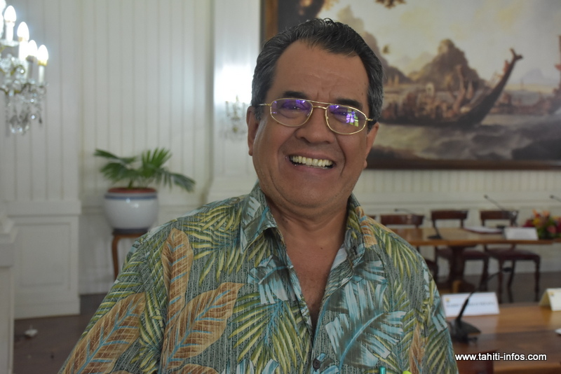 Pour Edouard Fritch, la loi du Pays pour la protection de l'emploi local complète "la stratégie [du] gouvernement qui vise à favoriser [les] jeunes dans l’attribution de postes".