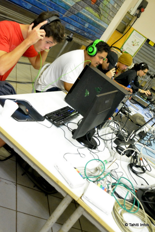 Des ordinateurs de la taille d'un micro-onde, des câbles réseau dans tous les sens… A part les jeux, une LAN en 2019 ressemble trait pour trait à une LAN en 1999 !