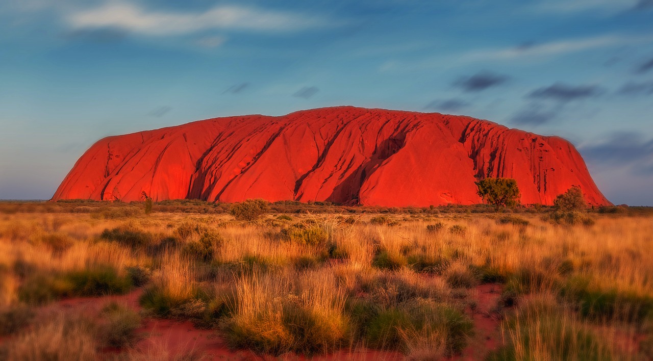 Ruée sur Uluru, le rocher le plus célèbre d'Australie, avant l'interdiction