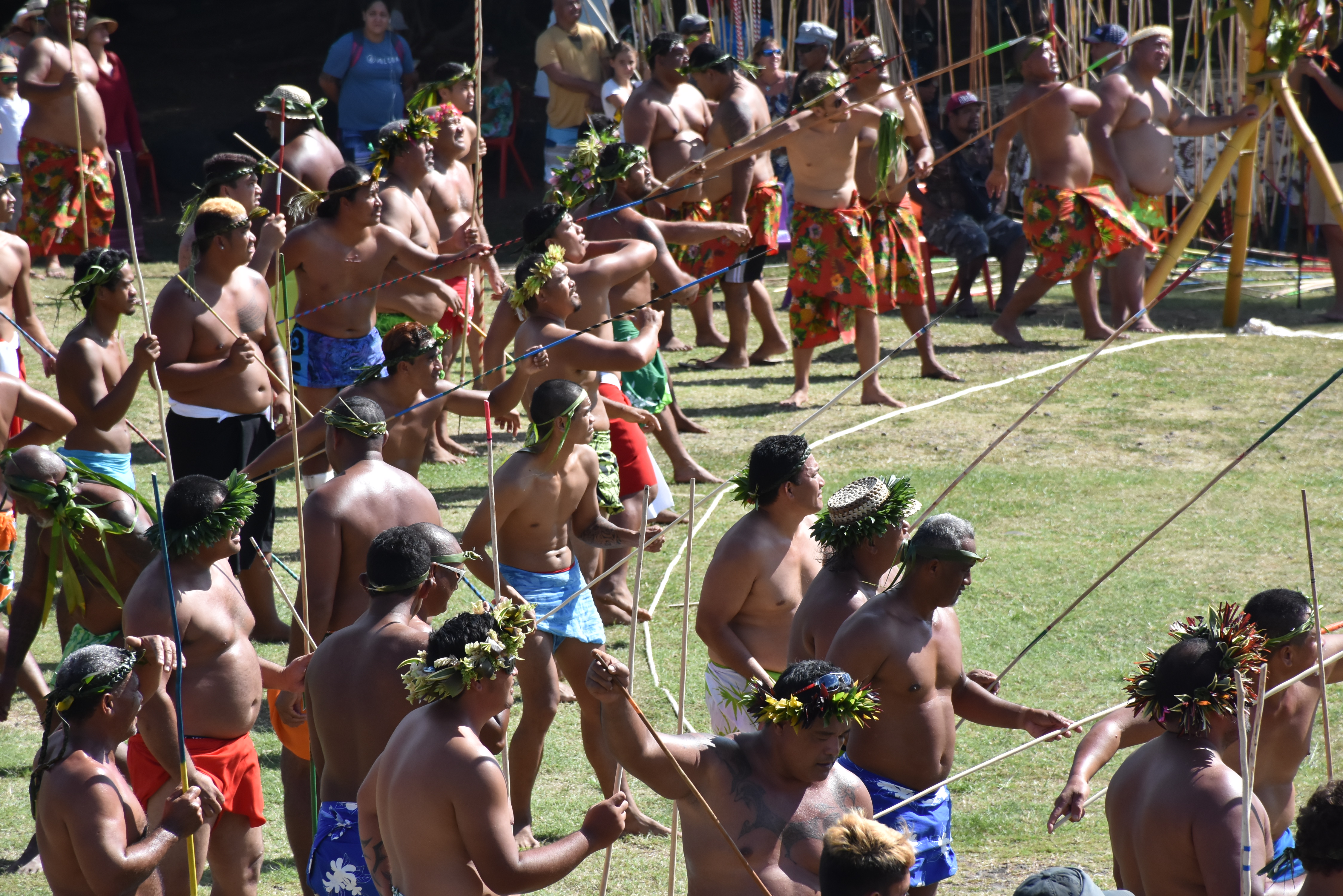 Au concours de lancer de javelots (Patia fa), 76 concurrents se sont affrontés, dont quatre lanceurs de la délégation hawaiienne.