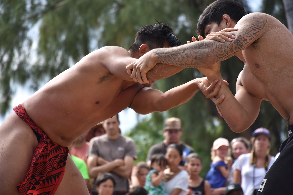 Les 'aito du Pacifique s'affrontent au parc Vairai