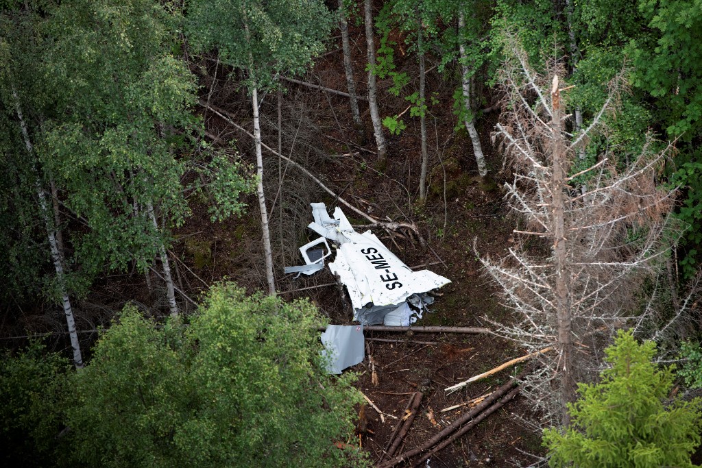 Neuf morts dans la chute d'un petit avion en Suède