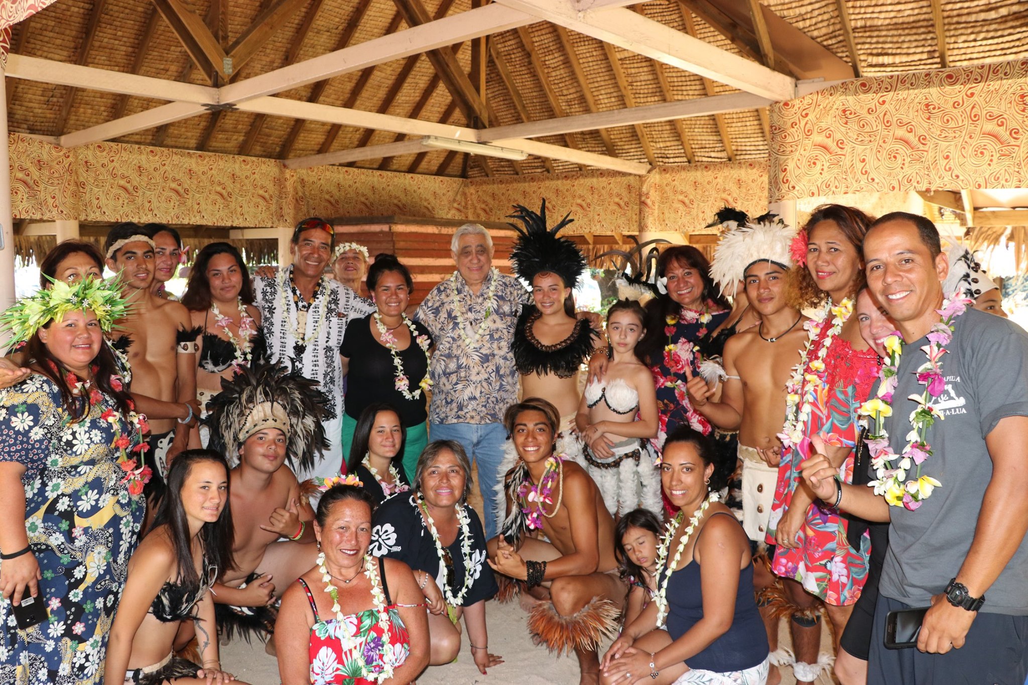 Reconnaissante, la délégation a offert aux employés de la mairie de Faa’a une prestation de danse ainsi que plusieurs cadeaux, autour d’un repas. Un moment culturel et festif.