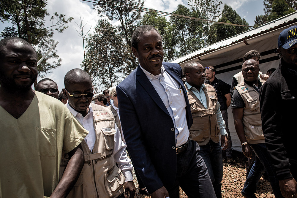 Ebola en RDC: démission du ministre de la Santé sur fond de refus d'un vaccin belge