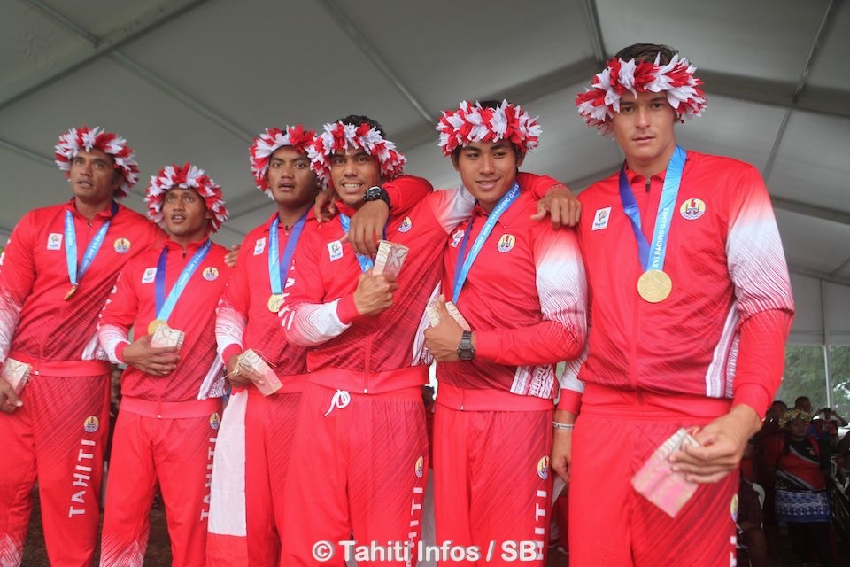 La sélection de Tahiti de va'a masculine ramène tout de même deux médailles d'or par équipe