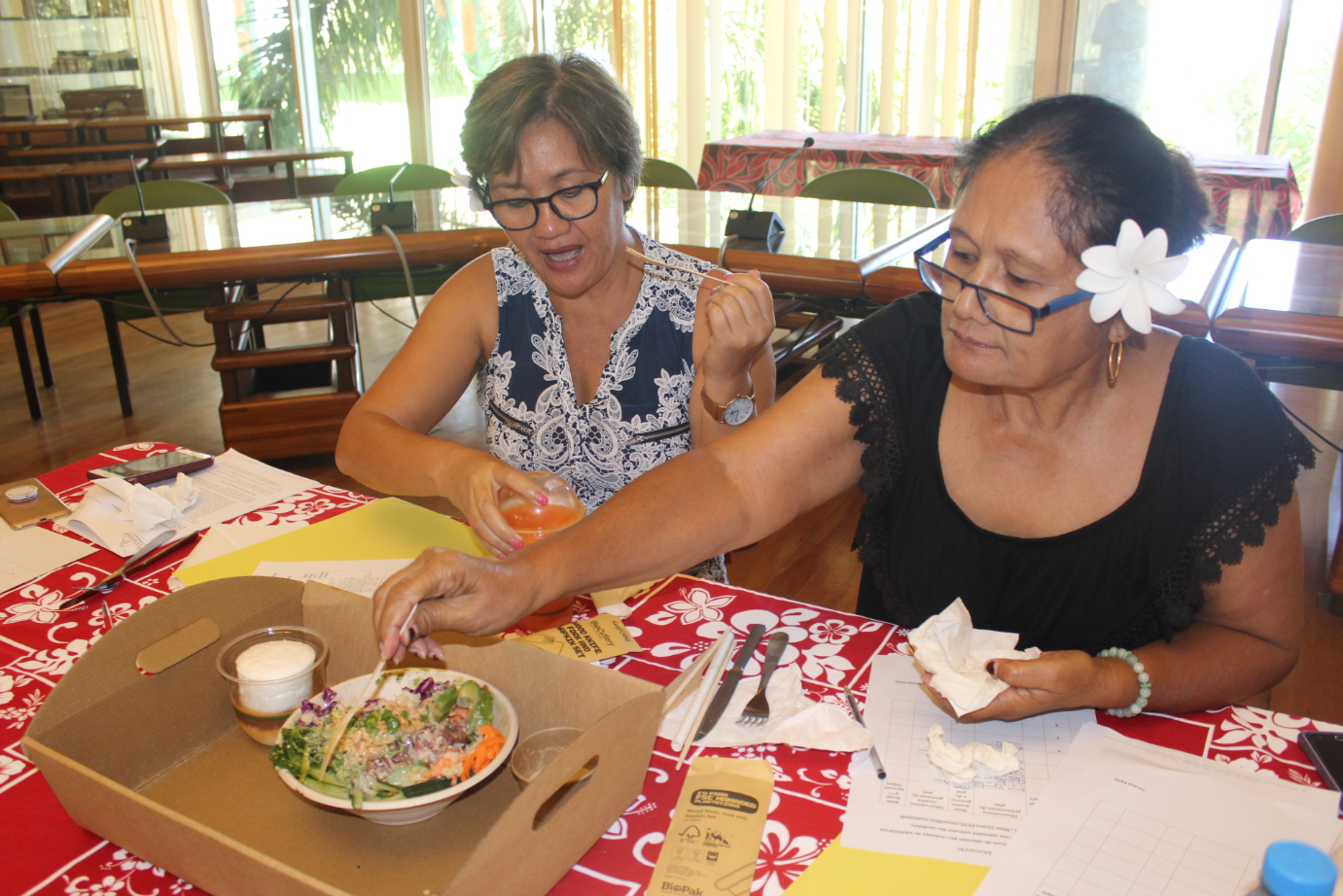 Terava Patii et de Tania Manea-Lyau, deux critiques culinaires en herbe.