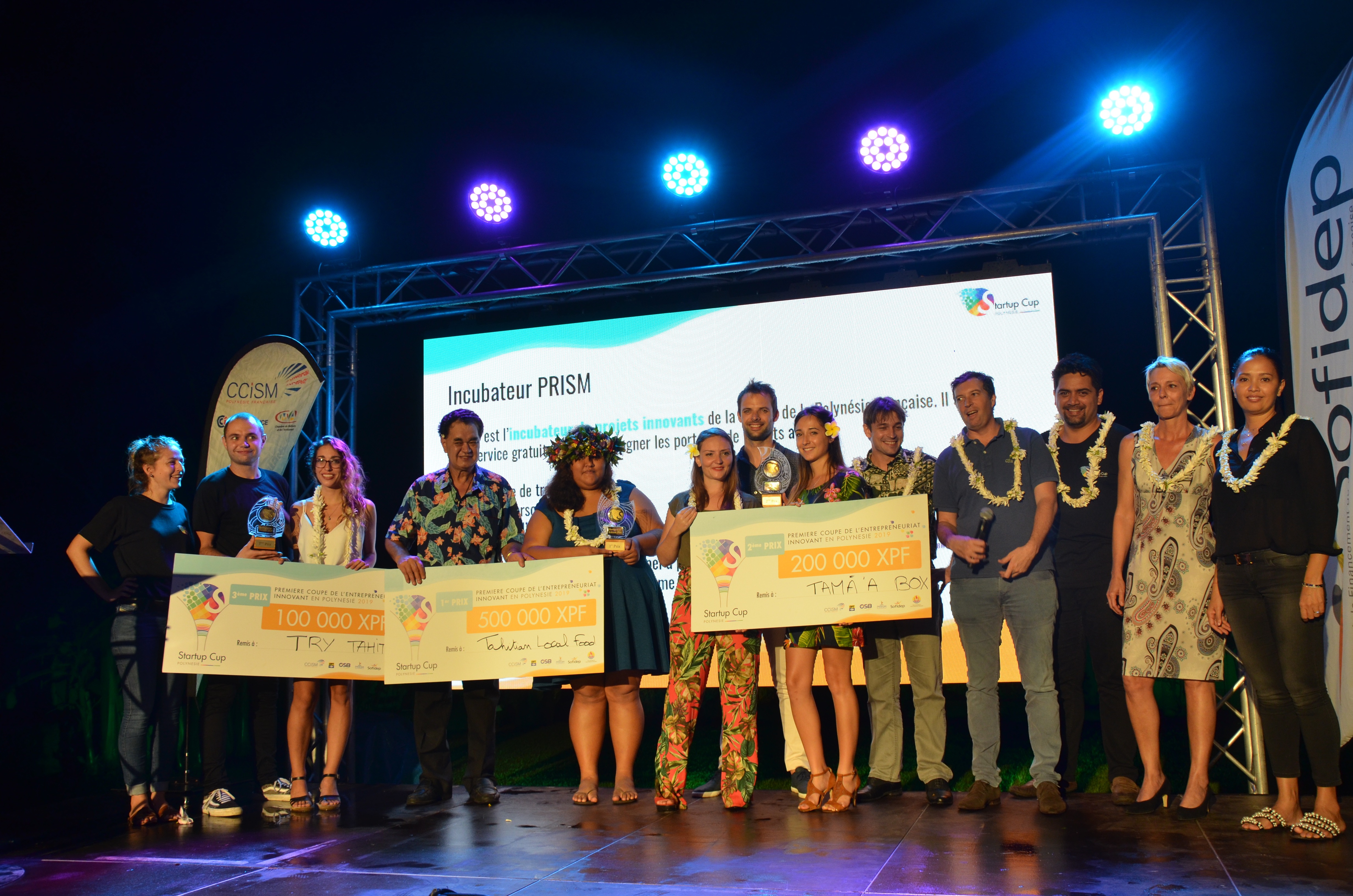 La remise des prix de la StartupCup a eu lieu dans les jardins de l'assemblée.