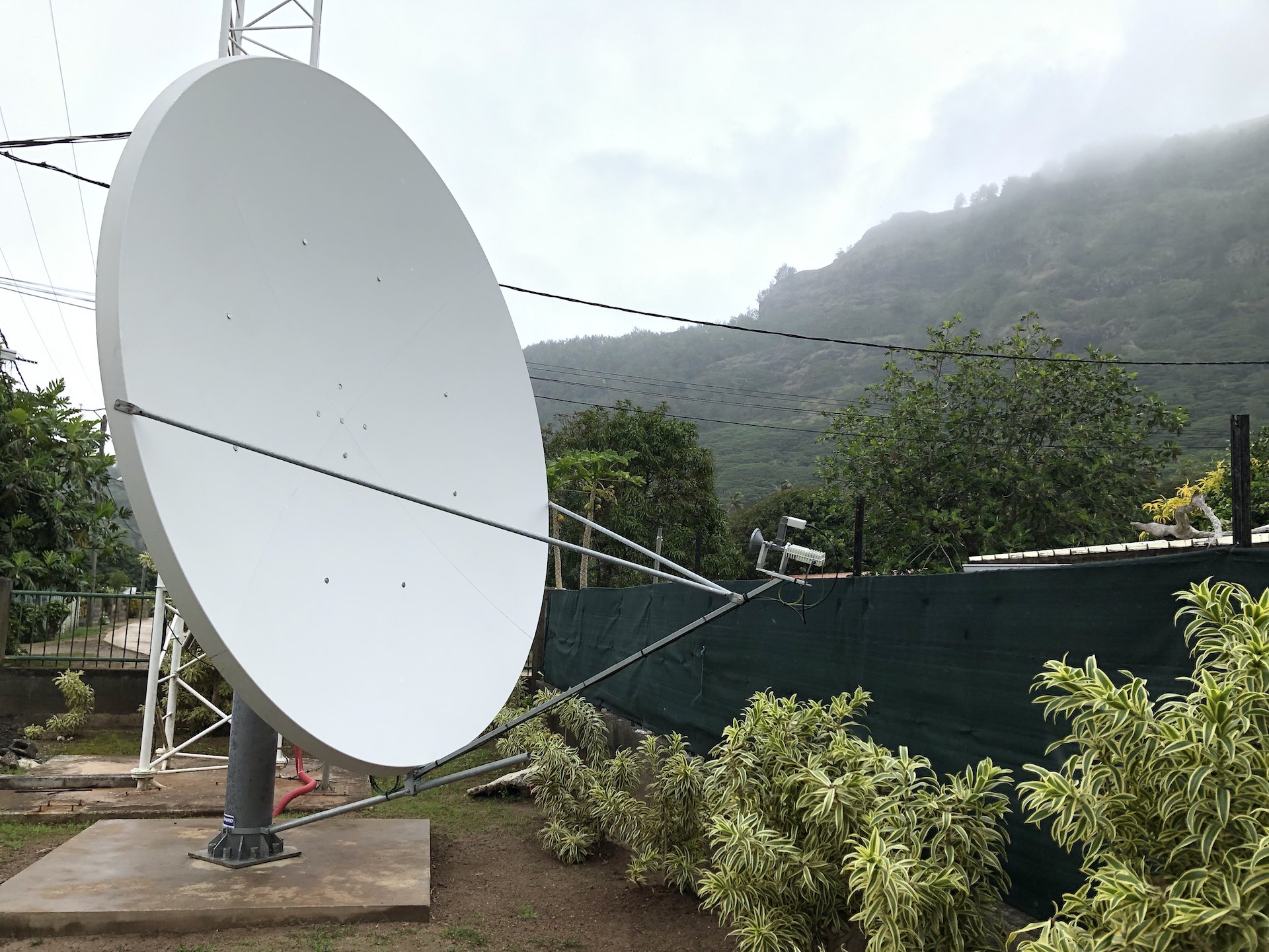 Les Gambier, oubliés du haut débit