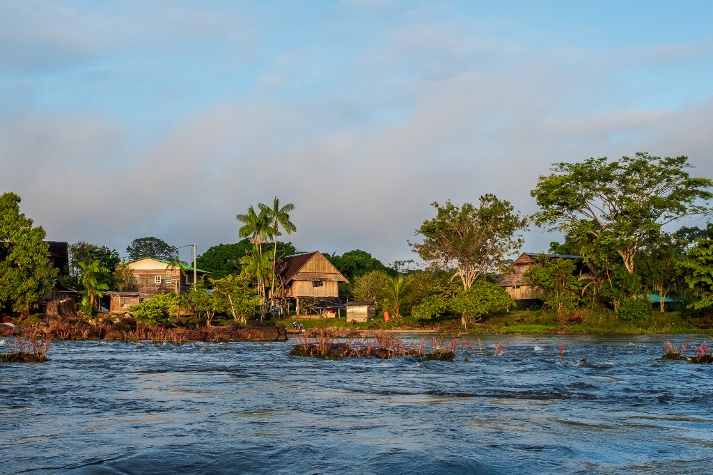 Guyane: émotion après la mort d'un chef indigène au Brésil