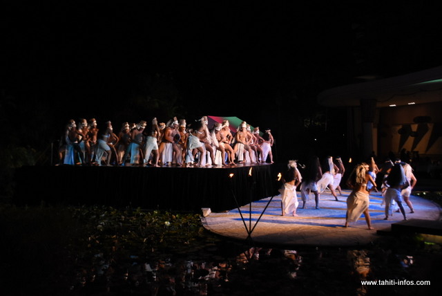 Hitireva enchante la scène du Te Hura Nui