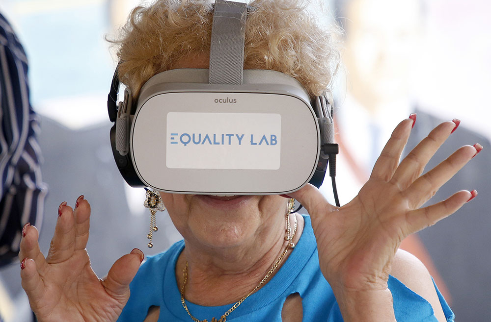 La réalité virtuelle, remède à l'isolement des personnes âgées