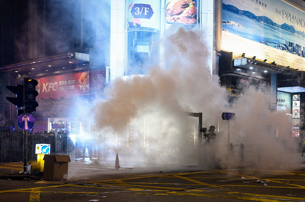 Manifestations, grève et blocage du métro plongent Hong Kong dans le chaos