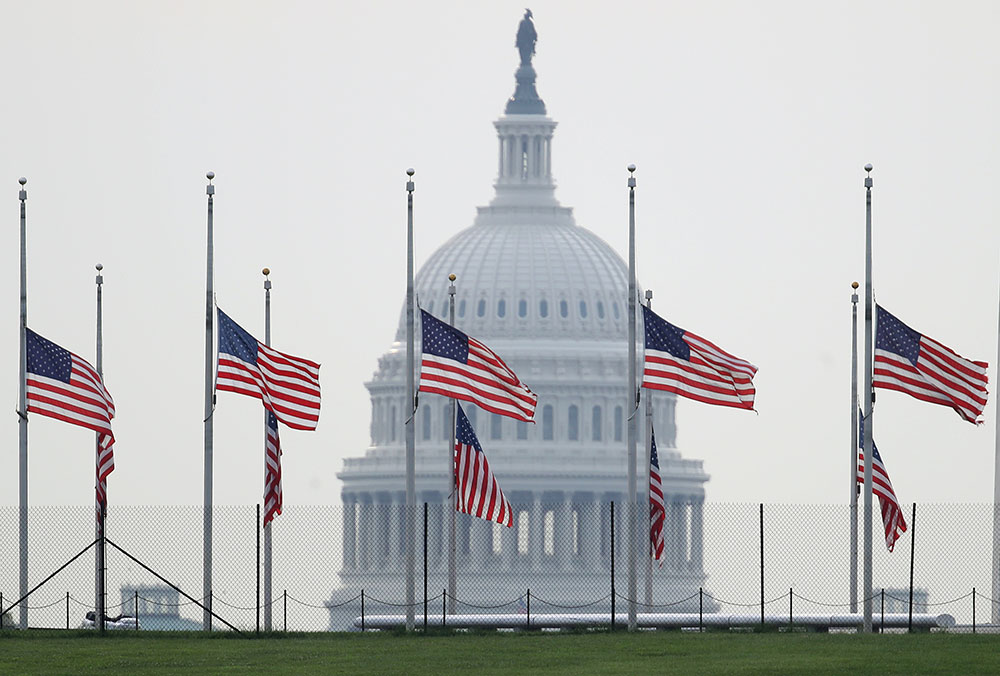 Trump veut lier l'encadrement des armes à feu à sa réforme migratoire